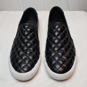 G BY GUESS WOMEN'S BLACK QUILTED SLIP ON LEATHER